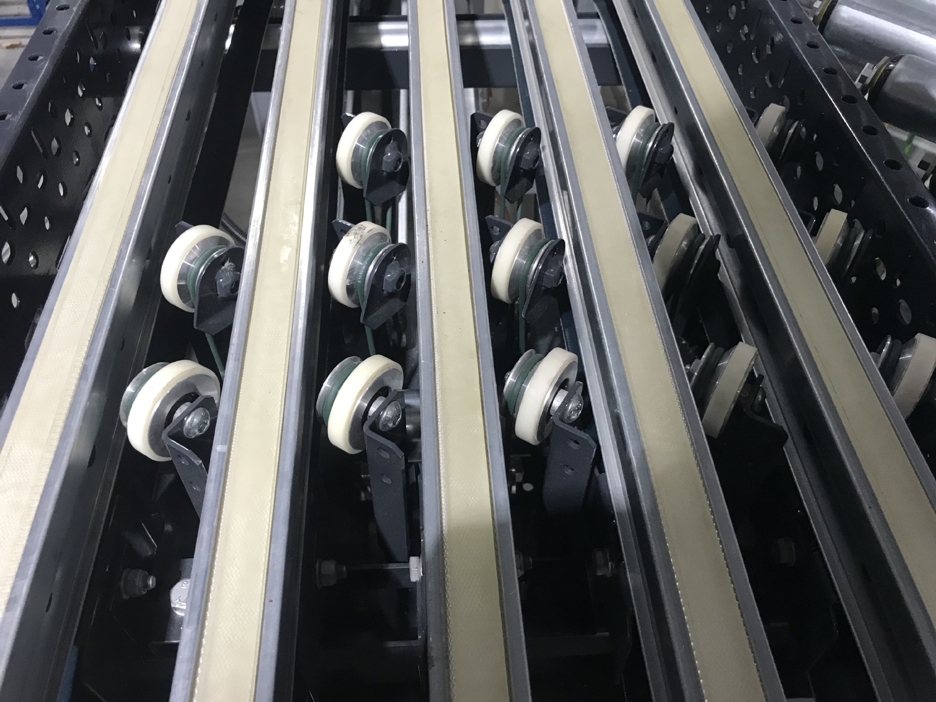 西格林SIEGLING 物流分揀輸送機E 15/2 UO/V5+F19X8U65導條輸送帶(圖2)